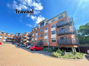 Travaal.©om - 2 Bed Serviced Apartment Farnborough